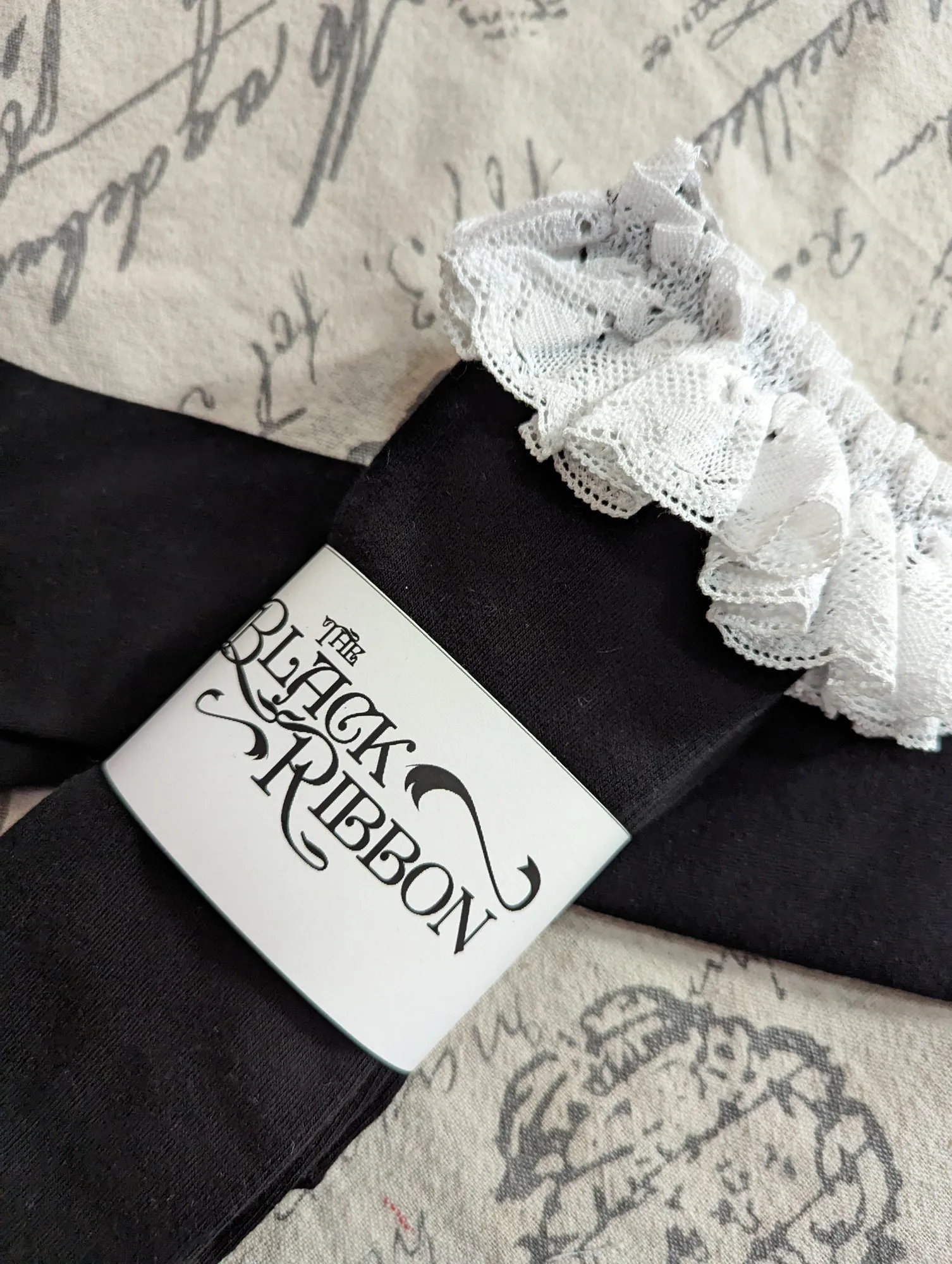 Cluny Scallop Lace Top Socks - Black x White